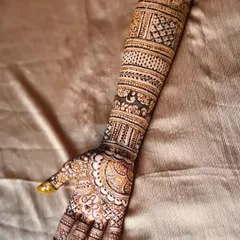 A duplicate image showing the same beautiful personalization, with the initials 'AR' clearly visible in the bridal design.