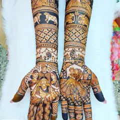 A full view of the bridal design that honors family. The portrait of the bride with her parents is a central element, showcasing the importance of their blessing and love.