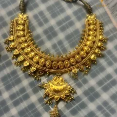 The 'before' photo of a traditional gold necklace set. This is the starting point of our creative process, a beautiful but unworn piece holding immense sentimental value.