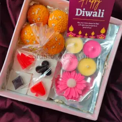 This Diwali hamper is bursting with festive joy. It features my popular Poker soap set, four Motichoor Laddoo candles, and a Daisy wax melt with tealights. It’s a complete sensory experience to light up your celebrations.