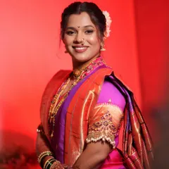 The perfect bridal glow is a happy bride. For this Maharashtrian wedding, I created a soft glam look that felt light and comfortable, complementing her vibrant Paithani saree and letting her beautiful smile be the focus.