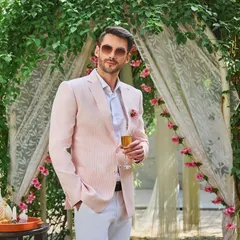 For the groom squad, I suggest a Rose Quartz pink linen jacket. It's a fresh, contemporary color that stands out at a summer wedding. Paired with white trousers, it creates a look that is both festive and elegant.