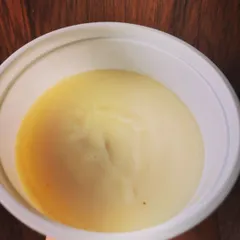 Here is my pure pork lard in its liquid state, freshly rendered and ready for bottling. It’s completely natural with no additives, just pure flavour.