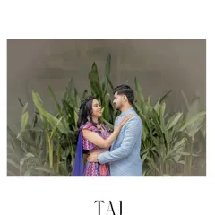 A look that says everything. I focus on creating a relaxed space where you can connect naturally, resulting in genuine and romantic couple portraits.