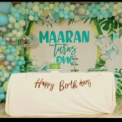 For a more modern and chic celebration, we designed this jungle-themed first birthday. The setup features a clean, custom-designed backdrop, a stylish organic balloon garland in mint and silver, and a dedicated, decorated table for the cake cutting ceremony.