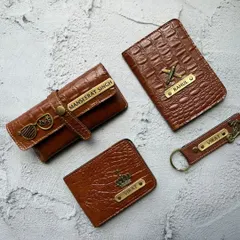 This is my popular crocodile-texture combo set. It includes a wallet, passport cover, eyewear case, and keychain, all customizable with names and charms.