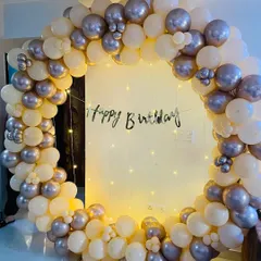 Another view of the circular balloon arch, showing its scale and how it can transform a simple wall into a festive photo spot.