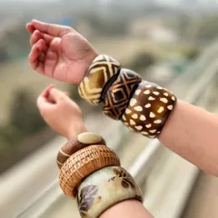 Let's talk about stacking! These boho-chic wooden and resin bangles are a great way to add a '90s nostalgic and earthy vibe to any outfit, especially a simple cotton saree.