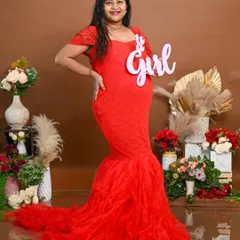 It's a girl. This portrait is all about the joy of the announcement, with the mom-to-be proudly holding the sign.