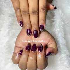 A full view of the plum and gold glitter set. This is a great example of how a little bit of glitter can completely elevate a simple, single-color manicure.