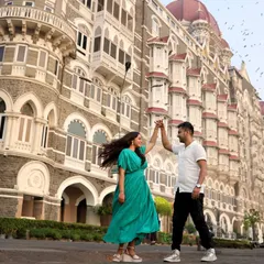 We use iconic locations like Mumbai's Taj Mahal Palace Hotel to create dramatic and memorable pre-wedding photographs. This shot captures a dynamic, joyful dance, turning a city landmark into a personal part of your story.