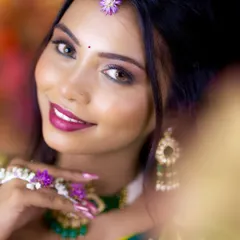 A Haldi look should be all about a fresh, happy glow. Here, I’ve enhanced her beautiful dusky skin tone with warm, radiant makeup and a bold lip that stands out. This look is crafted to be picture perfect from every angle, with or without filters.