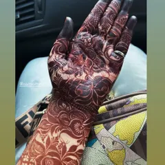 A candid shot of the developed henna stain. The deep burgundy color is the hallmark of pure, natural henna.