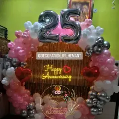Celebrating a milestone like a 25th anniversary deserves something special. This circular balloon frame in pink, white, and silver, complete with a neon sign and foil curtain, makes for a beautiful and modern centerpiece.
