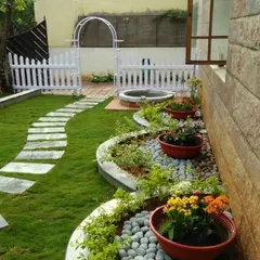We create charming and classic garden designs, incorporating elements like winding stone paths, colorful potted flower arrangements, and elegant white picket fences to build your dream garden.