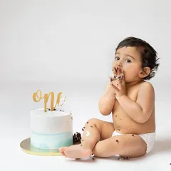Nothing says "first birthday" quite like a cake smash. I focus on creating a clean, simple setup so your baby's messy, joyful expressions are the true centerpiece.