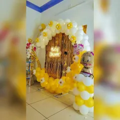 For a bright and sunny theme, I used a yellow and white color scheme. This half-moon balloon arch is paired with a golden foil curtain and a 'Baby Shower' neon sign, creating a fresh and unique look.