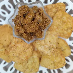 A perfect combination of my tangy Amla ka Achaar served with crispy Ajwain ki Mathri. The Indian Gooseberry pickle is not only delicious but also full of health benefits, making it a tasty and wholesome snack.