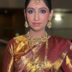 A classic South Indian wedding look. I focused on creating sharp, kohl-rimmed eyes and a clean, elegant hairstyle with a traditional maang tikka to honor the culture.