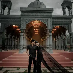 Against a backdrop of timeless architecture, your love story becomes a cinematic masterpiece. We specialize in creating dramatic and elegant pre-wedding portraits that feel like a scene from a movie.