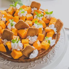 My Lotus Biscoff Mango Cheesecake is a classic for a reason. A buttery Lotus biscuit base, velvety Biscoff cheesecake filling, and fresh Alphonso mangoes create a perfect pairing.