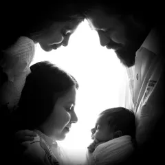 Sometimes, the most powerful portraits are the simple ones. This black and white silhouette captures the profound love and connection of a family welcoming its newest member. These are the timeless images you will treasure forever.