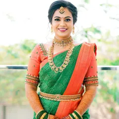 A full shot of the bride, looking absolutely stunning in her green and orange Kanjivaram saree.