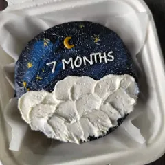Mark your monthly anniversaries with a special treat. This bento cake features a dreamy night sky design with a crescent moon, stars, and fluffy clouds to celebrate a seven-month milestone.