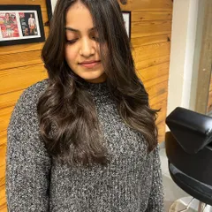 A still shot of a no-bleach balayage. This is perfect for anyone wanting to try color for the first time or avoid chemical damage.