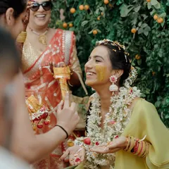 The pure joy of a Haldi ceremony. For this winter brunch, we used clementines and daffodils as a refreshing twist on the traditional decor, creating a bright, happy atmosphere for the families to celebrate.