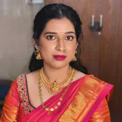 A portrait of Anusha looking stunning and confident for her engagement ceremony.