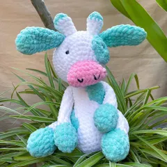 This adorable cow plushie is made with extra soft and fluffy yarn, making it perfect for cuddles. I loved testing this pattern and seeing how squishy and cute it turned out.