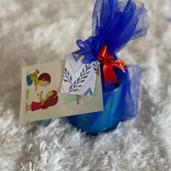 This Rakhi chocolate tin is beautifully wrapped in blue tulle with a red ribbon and comes with a heartfelt Raksha Bandhan card. It’s a small, charming gift that shows you care.