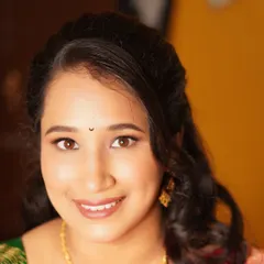 It was such a pleasure getting Soumya, a talented wedding planner, ready for her own baby shower. We chose a soft, glowing makeup look to pair with her elegant traditional attire for this special milestone.