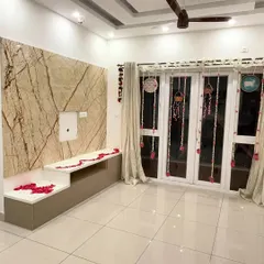 An identical shot of the living room decorated for a housewarming.