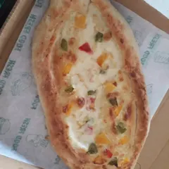 A vegan take on the Georgian classic, Khachapuri. This boat-shaped bread is filled with my creamy, homemade vegan cheese sauce and colourful bell peppers, ready for the oven.