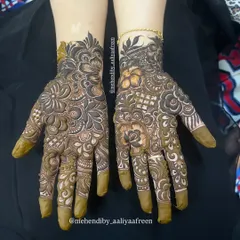 I love this pattern so much! A full, heavy design with a mix of floral and geometric elements.