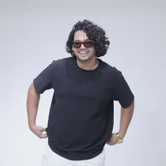 A more direct, happy shot from the white-background photoshoot. Just me, having a good time.