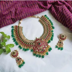 A classic Kundan choker set with red and green stones and pearl accents. This is a perfect rental for a sangeet or mehendi ceremony, adding a pop of colour to your outfit.