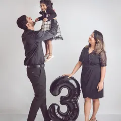 Celebrating a third birthday with the whole family. Including milestone numbers in family portraits is a great way to mark the special occasion.