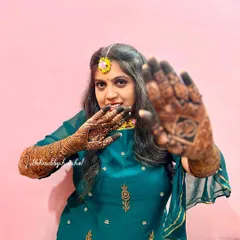The pure joy of a bride with her freshly done mehendi. I love capturing these happy, candid moments.