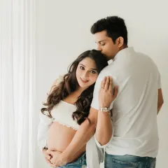 So much love in one photo. A gentle forehead kiss and a protective embrace around the baby bump make for a perfect, relaxed couples portrait.