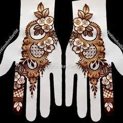 This symmetrical Indo-Arabic design is perfect for a party or engagement. It combines the boldness of Arabic style with the intricate fillers of Indian mehndi.