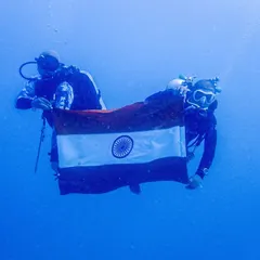 Our divers celebrating Independence Day beneath the waves. These moments bring our community closer together, sharing a unique patriotic experience.