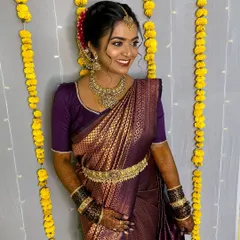 The same antique kemp set looks just as stunning with a deep purple saree. This shows how versatile a high quality jewellery set can be, adapting to different color palettes for various wedding events.