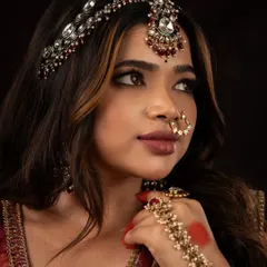 The gaze is everything in this Heeramandi-inspired look. The eyes are defined but soft, telling a story of their own, complemented by the traditional nath and maang tikka.