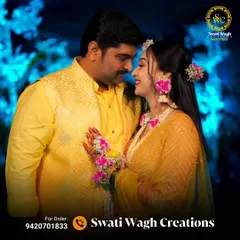 This beautiful couple's Haldi was made even more special with my custom floral jewellery. The vibrant pink flowers create a lovely contrast with the yellow outfits, making for picture-perfect moments.