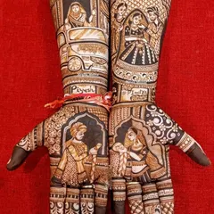 A very personal design that includes the vidaai scene with the bride in a car, alongside the couple exchanging rings. I can incorporate any special moment into your mehndi.