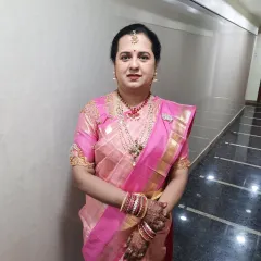 The groom's mother ready for the Varapooja ceremony. For this look, I chose warmer tones for the makeup to complement her pink silk saree and traditional jewellery.