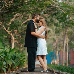 An intimate and tender moment on an old railway track surrounded by trees. This photo of Nishant and Jaspal is quiet, romantic, and beautifully composed.